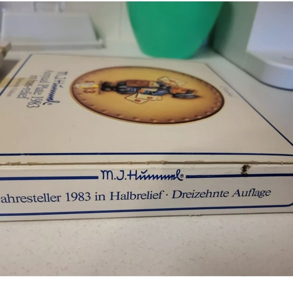 Vintage M.J. Hummel 1983 postman plate - Picture 9 of 9